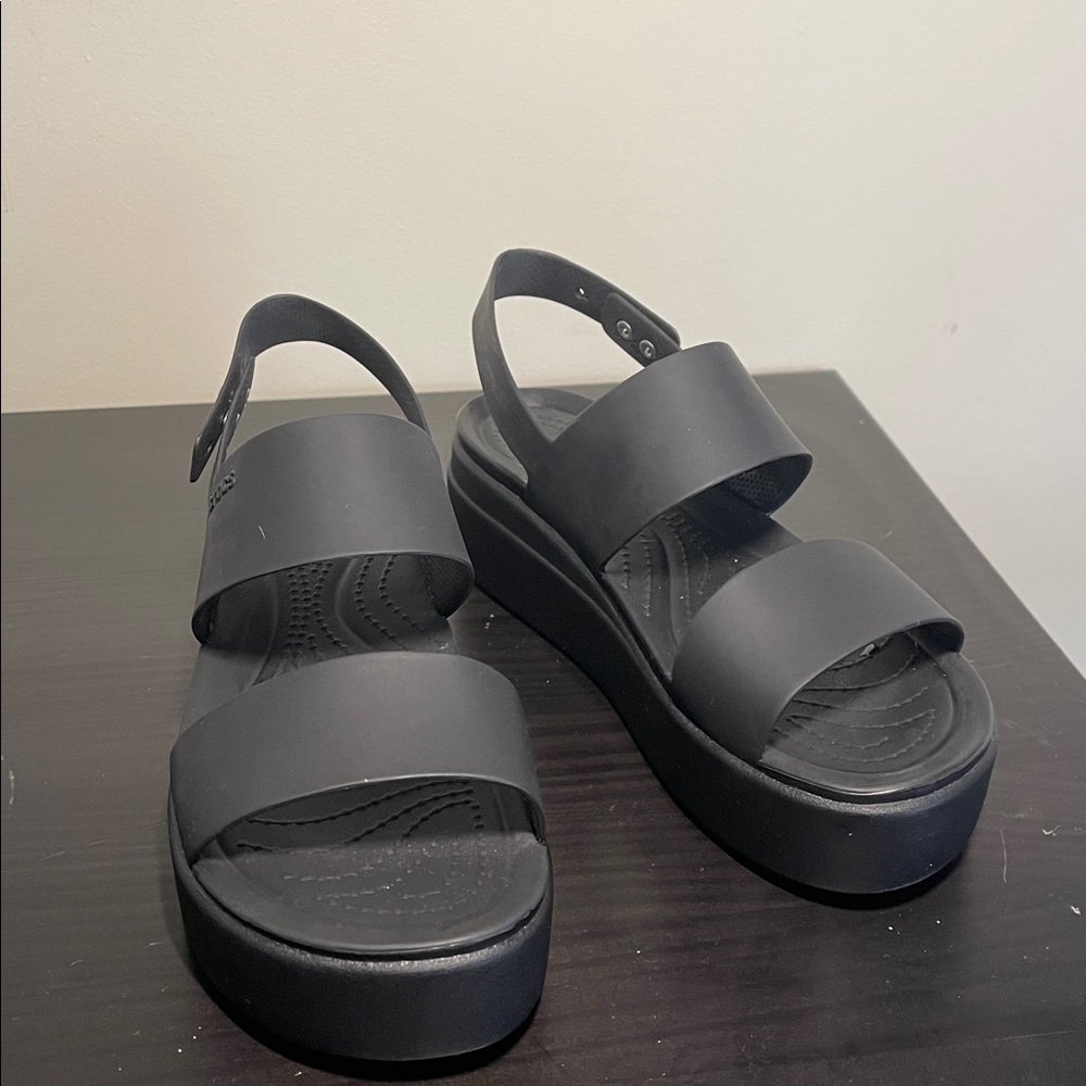 Crocs Brooklyn Low Wedge Sandal - Women's size 8